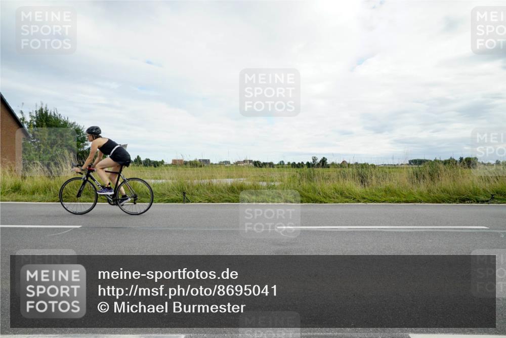 31.08.2025 - Elbe Triathlon Hamburg Michael Burmester http://msf.ph/oto/8695041 31.08.2025 16:13:50 Radfahren  meine-sportfotos.de