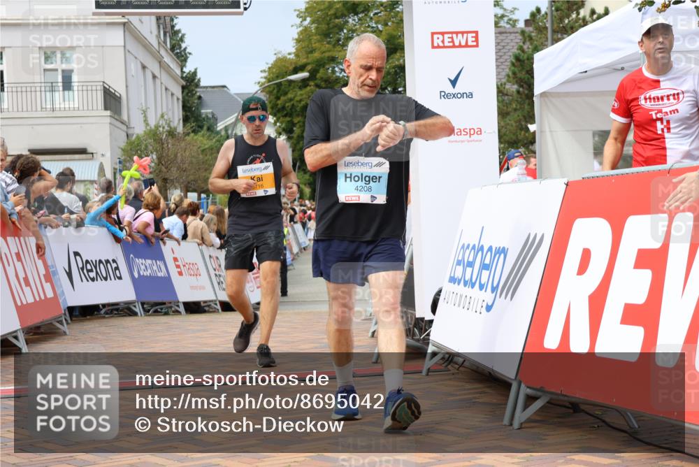 31.08.2025 - 21. Blankeneser Heldenlauf Strokosch-Dieckow http://msf.ph/oto/8695042 31.08.2025 12:34:22 Ziel 5264, 5563, 5716, 4208 meine-sportfotos.de