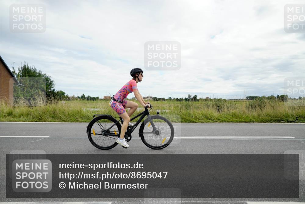 31.08.2025 - Elbe Triathlon Hamburg Michael Burmester http://msf.ph/oto/8695047 31.08.2025 16:14:43 Radfahren  meine-sportfotos.de