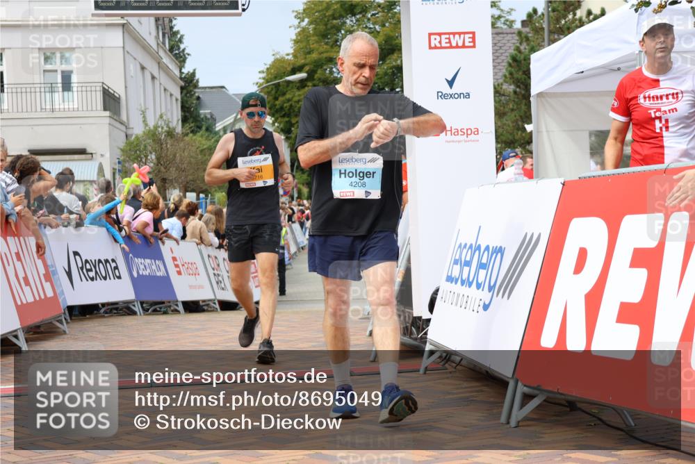31.08.2025 - 21. Blankeneser Heldenlauf Strokosch-Dieckow http://msf.ph/oto/8695049 31.08.2025 12:34:22 Ziel 5264, 5563, 5716, 4208 meine-sportfotos.de