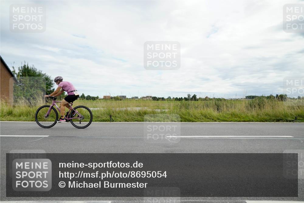 31.08.2025 - Elbe Triathlon Hamburg Michael Burmester http://msf.ph/oto/8695054 31.08.2025 16:15:30 Radfahren  meine-sportfotos.de