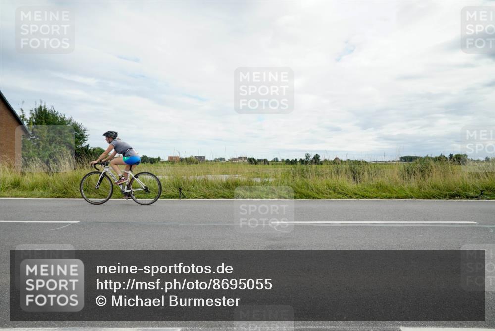 31.08.2025 - Elbe Triathlon Hamburg Michael Burmester http://msf.ph/oto/8695055 31.08.2025 16:15:32 Radfahren  meine-sportfotos.de