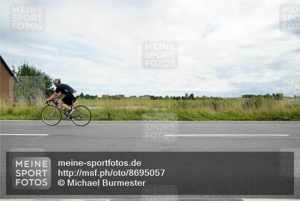 31.08.2025 - Elbe Triathlon Hamburg Michael Burmester http://msf.ph/oto/8695057 31.08.2025 16:15:44 Radfahren  meine-sportfotos.de