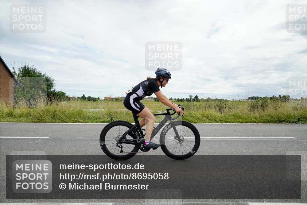 31.08.2025 - Elbe Triathlon Hamburg Michael Burmester http://msf.ph/oto/8695058 31.08.2025 16:15:48 Radfahren  meine-sportfotos.de