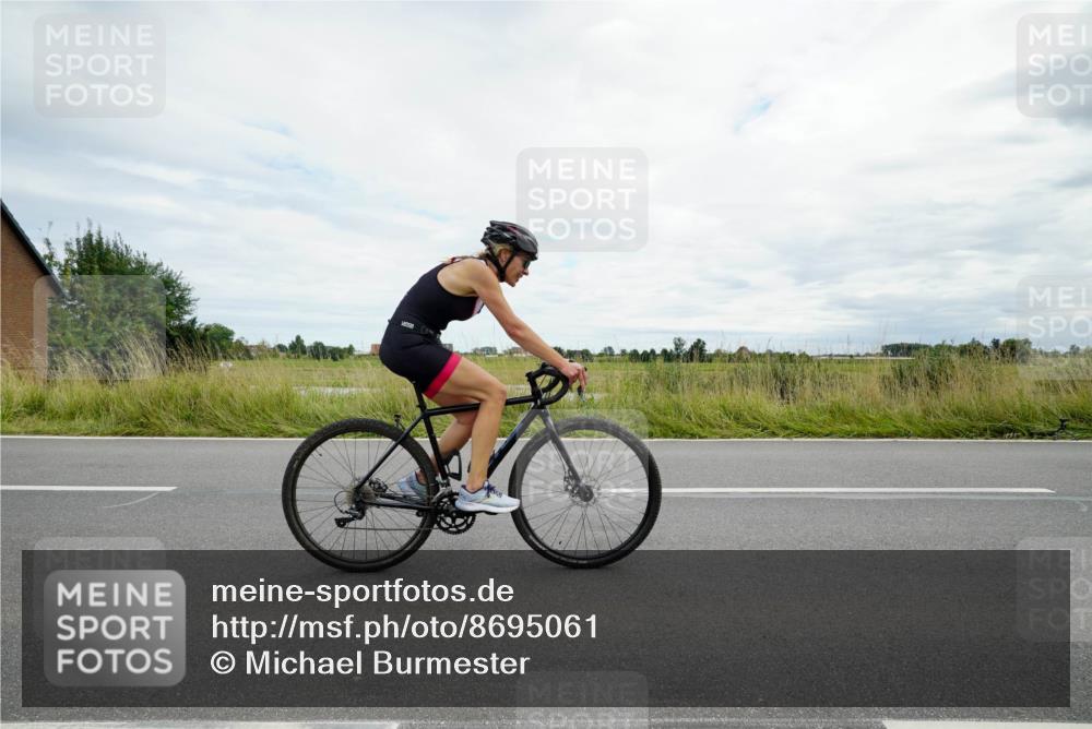 31.08.2025 - Elbe Triathlon Hamburg Michael Burmester http://msf.ph/oto/8695061 31.08.2025 16:16:07 Radfahren  meine-sportfotos.de