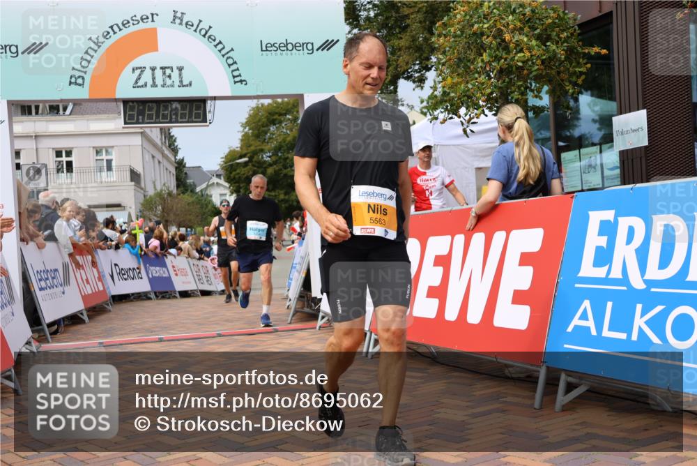 31.08.2025 - 21. Blankeneser Heldenlauf Strokosch-Dieckow http://msf.ph/oto/8695062 31.08.2025 12:34:21 Ziel 5264, 5563, 5716, 4208 meine-sportfotos.de