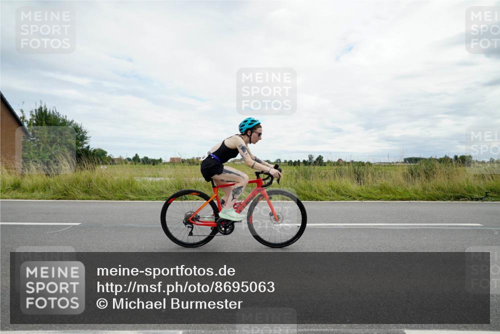 31.08.2025 - Elbe Triathlon Hamburg Michael Burmester http://msf.ph/oto/8695063 31.08.2025 16:16:07 Radfahren  meine-sportfotos.de