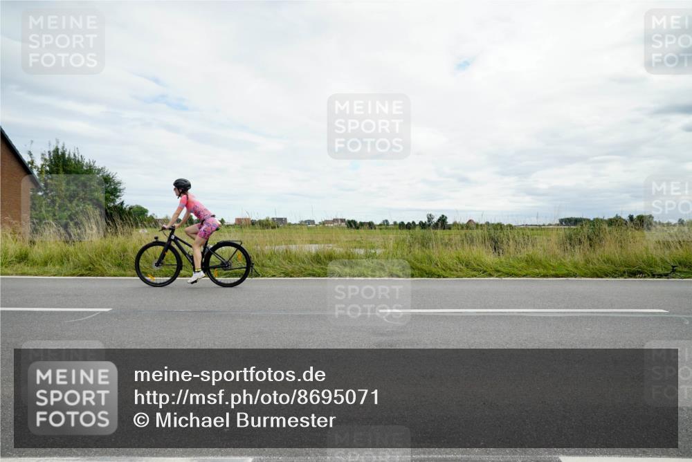 31.08.2025 - Elbe Triathlon Hamburg Michael Burmester http://msf.ph/oto/8695071 31.08.2025 16:17:21 Radfahren  meine-sportfotos.de