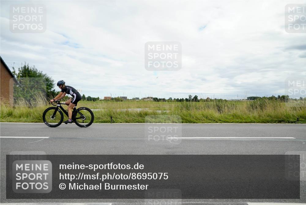 31.08.2025 - Elbe Triathlon Hamburg Michael Burmester http://msf.ph/oto/8695075 31.08.2025 16:17:55 Radfahren  meine-sportfotos.de