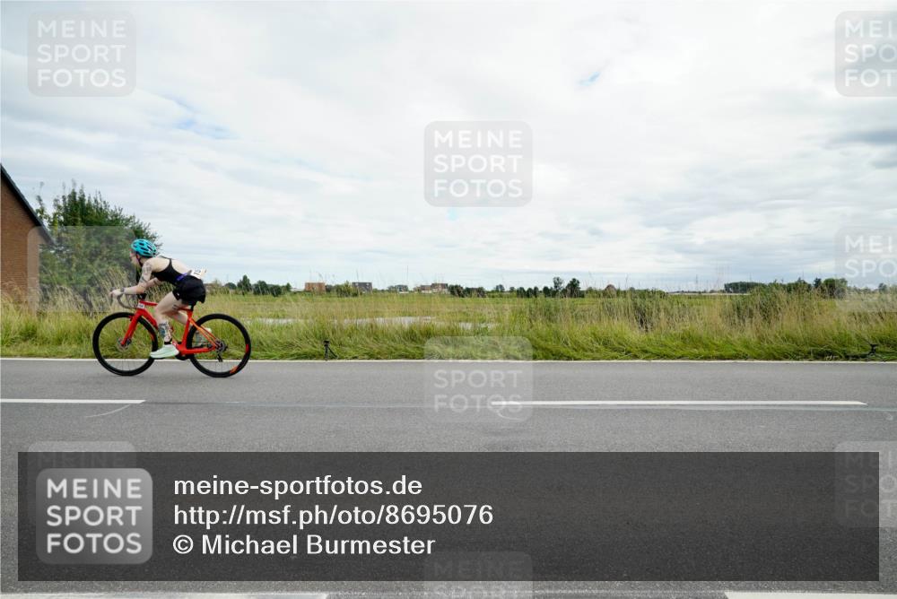 31.08.2025 - Elbe Triathlon Hamburg Michael Burmester http://msf.ph/oto/8695076 31.08.2025 16:18:12 Radfahren  meine-sportfotos.de
