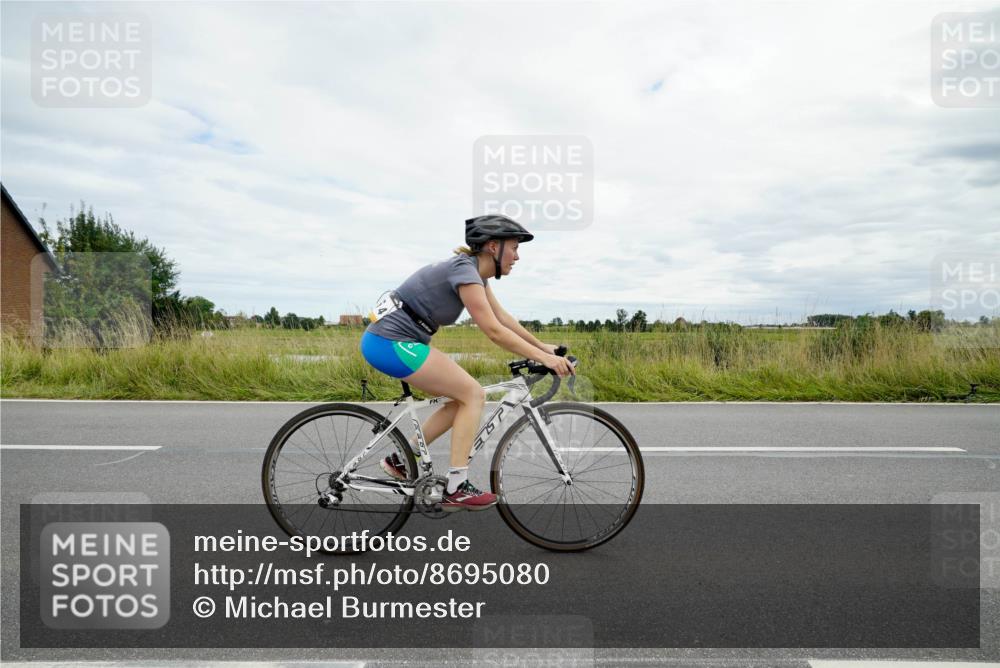 31.08.2025 - Elbe Triathlon Hamburg Michael Burmester http://msf.ph/oto/8695080 31.08.2025 16:18:24 Radfahren  meine-sportfotos.de