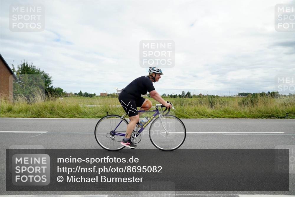 31.08.2025 - Elbe Triathlon Hamburg Michael Burmester http://msf.ph/oto/8695082 31.08.2025 16:18:41 Radfahren  meine-sportfotos.de
