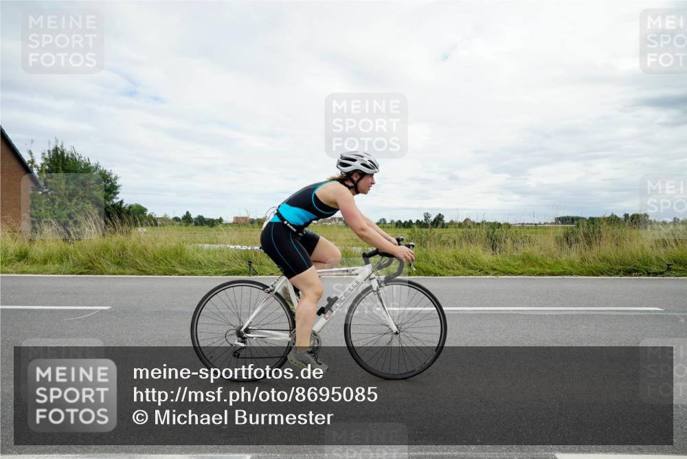 31.08.2025 - Elbe Triathlon Hamburg Michael Burmester http://msf.ph/oto/8695085 31.08.2025 16:18:51 Radfahren  meine-sportfotos.de