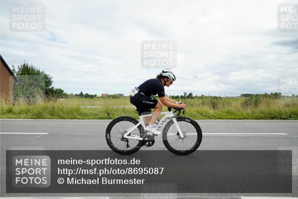 31.08.2025 - Elbe Triathlon Hamburg Michael Burmester http://msf.ph/oto/8695087 31.08.2025 16:19:19 Radfahren  meine-sportfotos.de