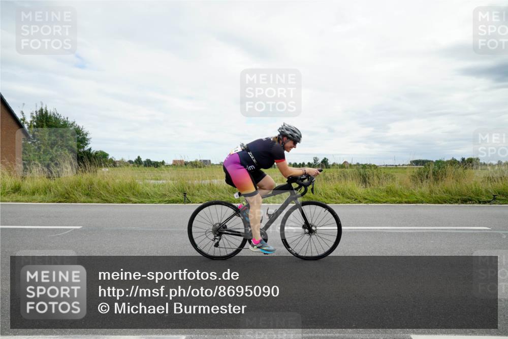 31.08.2025 - Elbe Triathlon Hamburg Michael Burmester http://msf.ph/oto/8695090 31.08.2025 16:19:58 Radfahren  meine-sportfotos.de