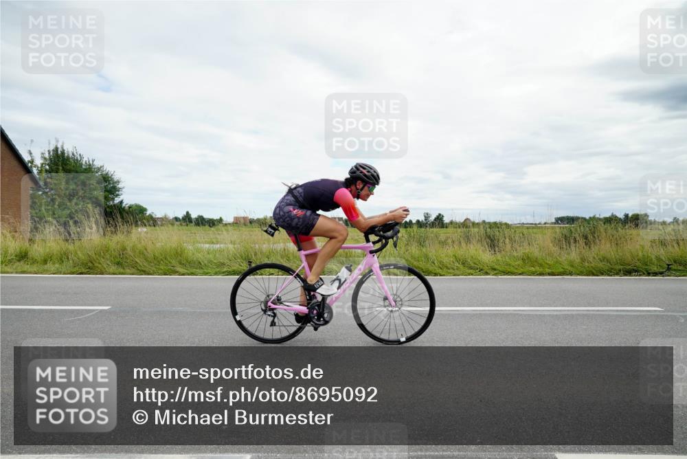 31.08.2025 - Elbe Triathlon Hamburg Michael Burmester http://msf.ph/oto/8695092 31.08.2025 16:20:10 Radfahren  meine-sportfotos.de