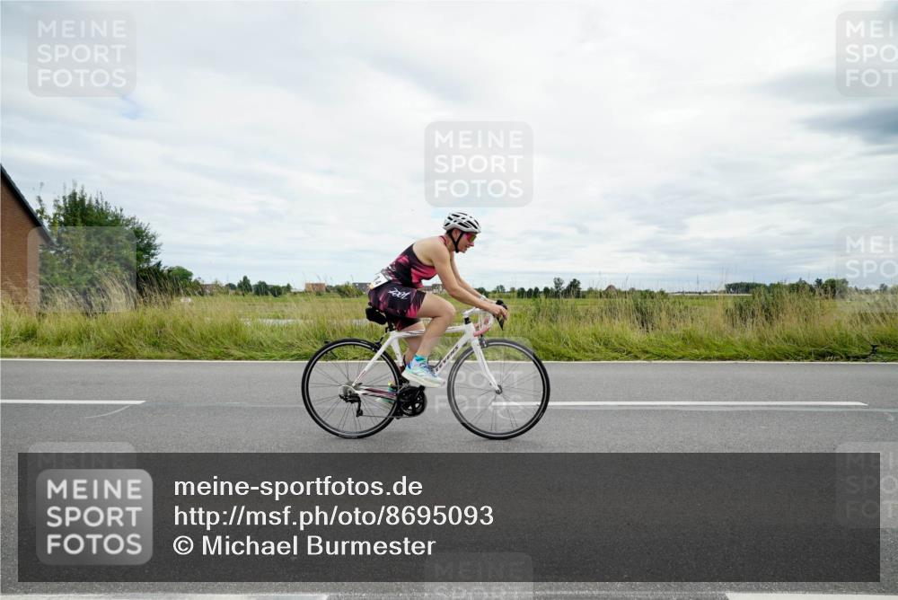31.08.2025 - Elbe Triathlon Hamburg Michael Burmester http://msf.ph/oto/8695093 31.08.2025 16:20:23 Radfahren  meine-sportfotos.de