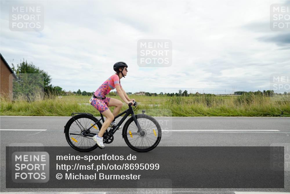 31.08.2025 - Elbe Triathlon Hamburg Michael Burmester http://msf.ph/oto/8695099 31.08.2025 16:20:41 Radfahren  meine-sportfotos.de