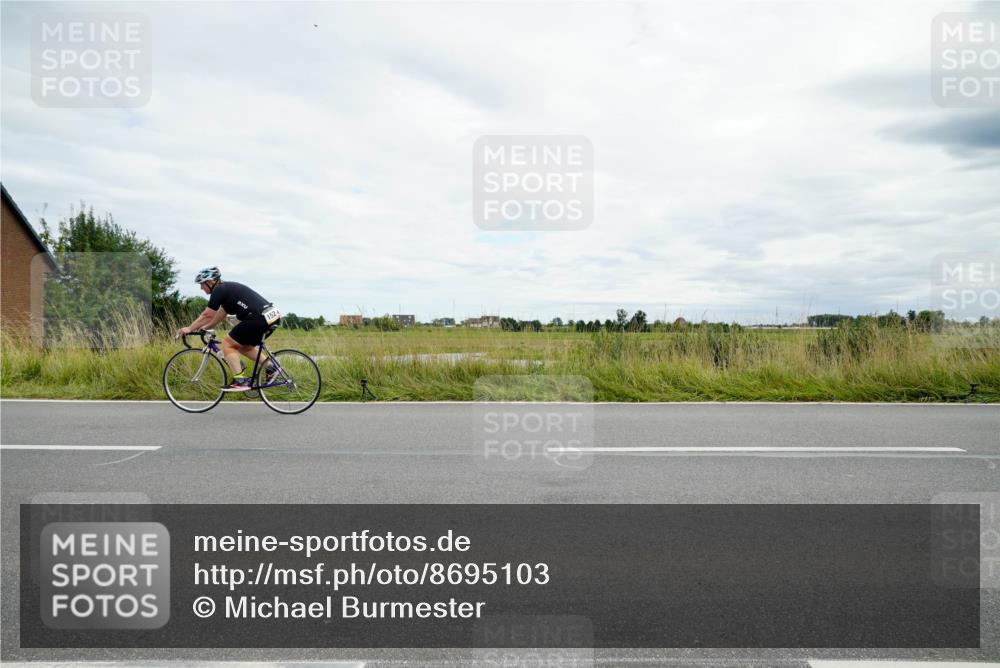 31.08.2025 - Elbe Triathlon Hamburg Michael Burmester http://msf.ph/oto/8695103 31.08.2025 16:20:57 Radfahren  meine-sportfotos.de