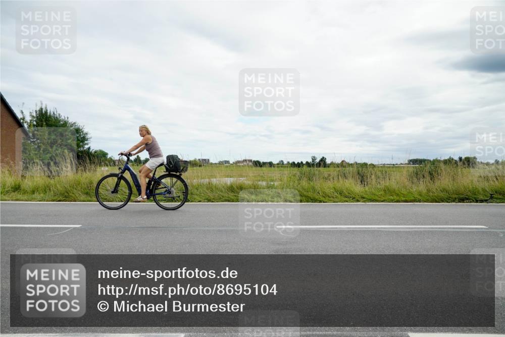 31.08.2025 - Elbe Triathlon Hamburg Michael Burmester http://msf.ph/oto/8695104 31.08.2025 16:21:43 Radfahren  meine-sportfotos.de