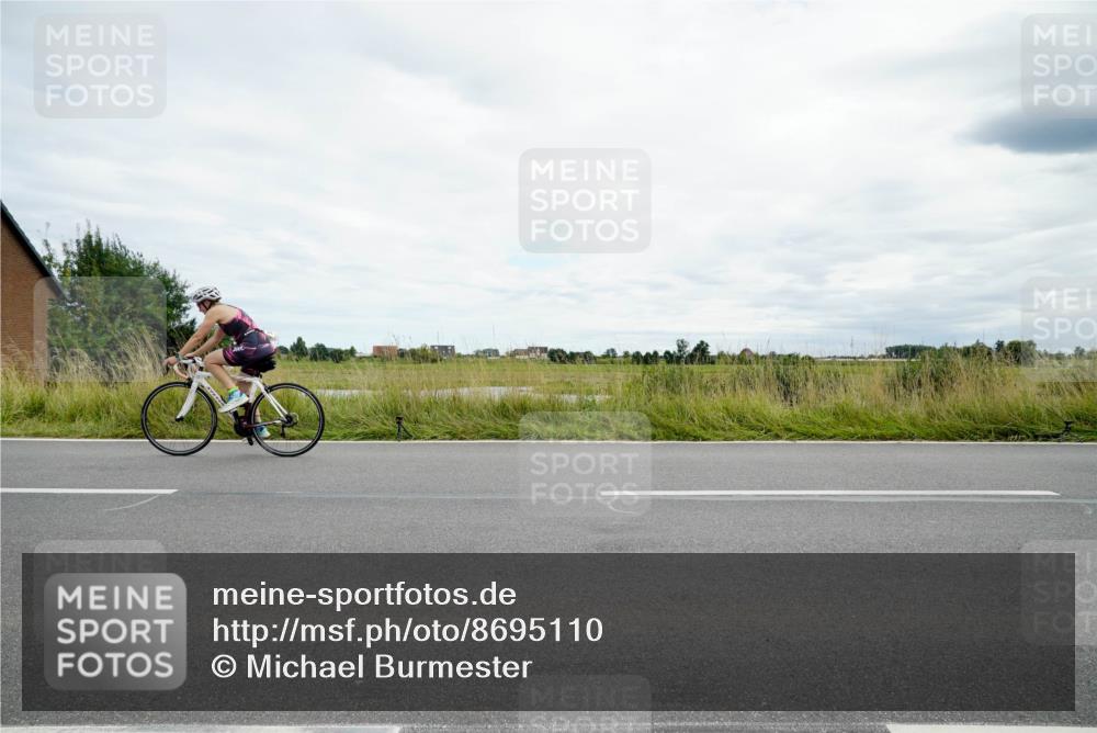 31.08.2025 - Elbe Triathlon Hamburg Michael Burmester http://msf.ph/oto/8695110 31.08.2025 16:22:34 Radfahren  meine-sportfotos.de