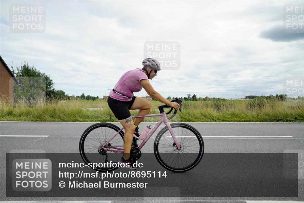 31.08.2025 - Elbe Triathlon Hamburg Michael Burmester http://msf.ph/oto/8695114 31.08.2025 16:23:29 Radfahren  meine-sportfotos.de