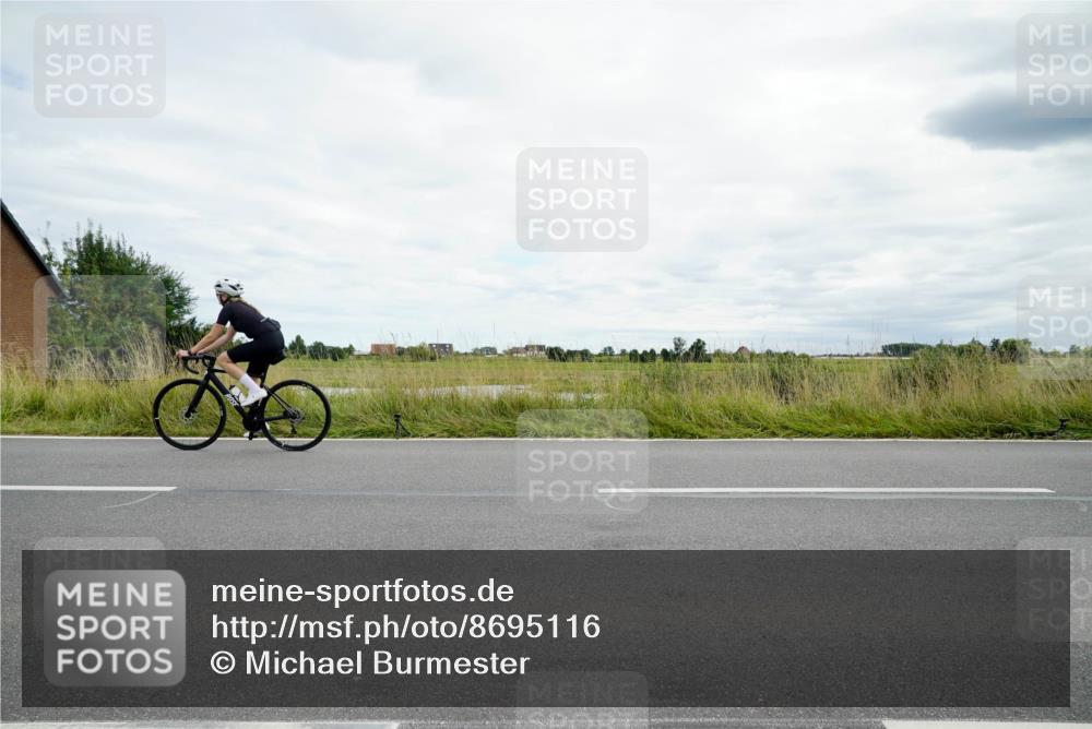 31.08.2025 - Elbe Triathlon Hamburg Michael Burmester http://msf.ph/oto/8695116 31.08.2025 16:23:40 Radfahren  meine-sportfotos.de