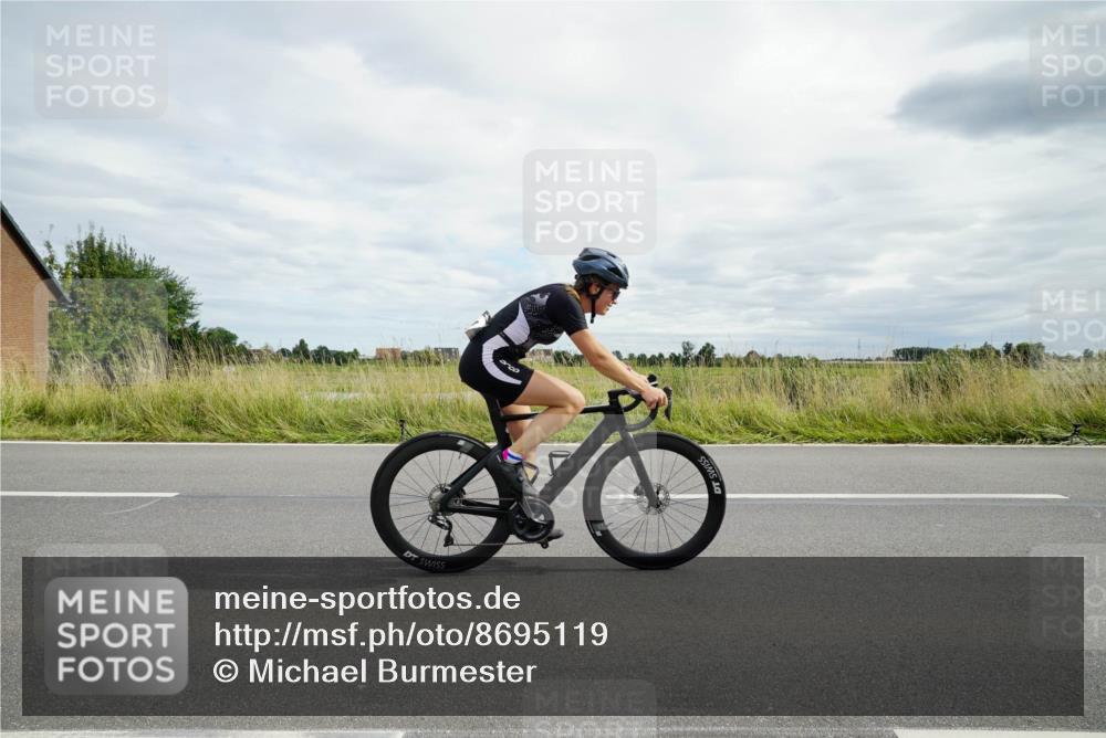 31.08.2025 - Elbe Triathlon Hamburg Michael Burmester http://msf.ph/oto/8695119 31.08.2025 16:25:07 Radfahren  meine-sportfotos.de