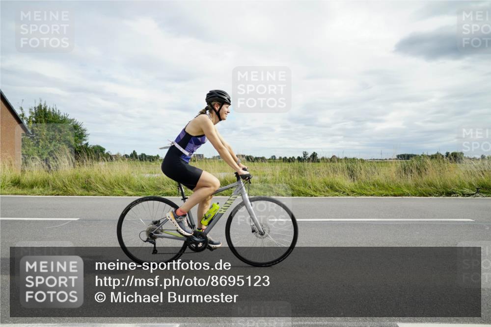 31.08.2025 - Elbe Triathlon Hamburg Michael Burmester http://msf.ph/oto/8695123 31.08.2025 16:25:15 Radfahren  meine-sportfotos.de