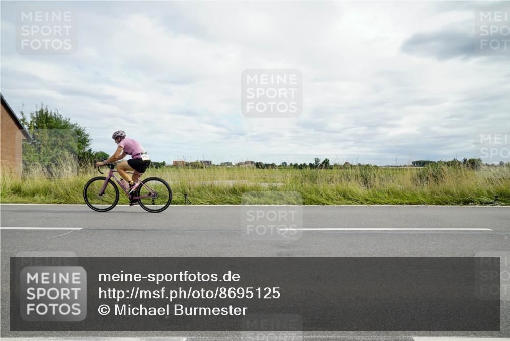 31.08.2025 - Elbe Triathlon Hamburg Michael Burmester http://msf.ph/oto/8695125 31.08.2025 16:25:43 Radfahren  meine-sportfotos.de