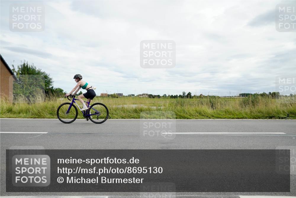 31.08.2025 - Elbe Triathlon Hamburg Michael Burmester http://msf.ph/oto/8695130 31.08.2025 16:27:31 Radfahren  meine-sportfotos.de