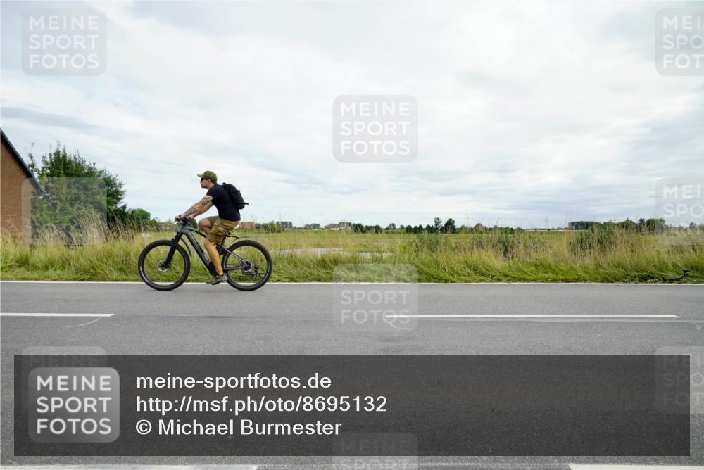 31.08.2025 - Elbe Triathlon Hamburg Michael Burmester http://msf.ph/oto/8695132 31.08.2025 16:28:31 Radfahren  meine-sportfotos.de