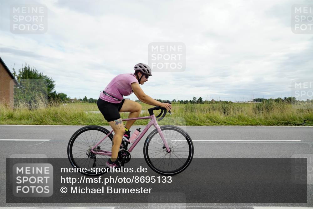 31.08.2025 - Elbe Triathlon Hamburg Michael Burmester http://msf.ph/oto/8695133 31.08.2025 16:28:35 Radfahren  meine-sportfotos.de