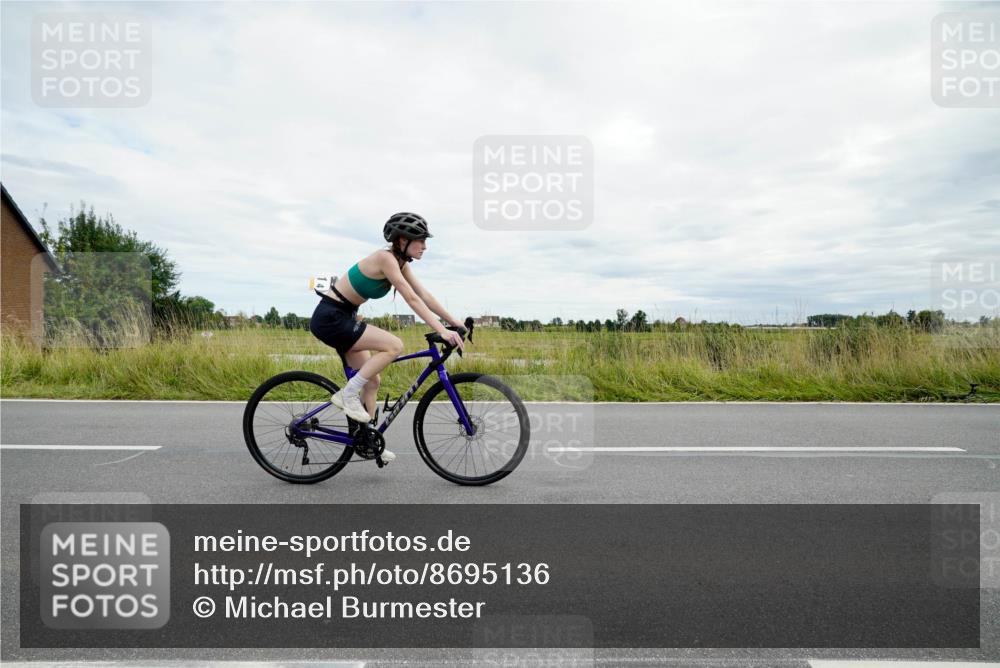 31.08.2025 - Elbe Triathlon Hamburg Michael Burmester http://msf.ph/oto/8695136 31.08.2025 16:31:00 Radfahren  meine-sportfotos.de