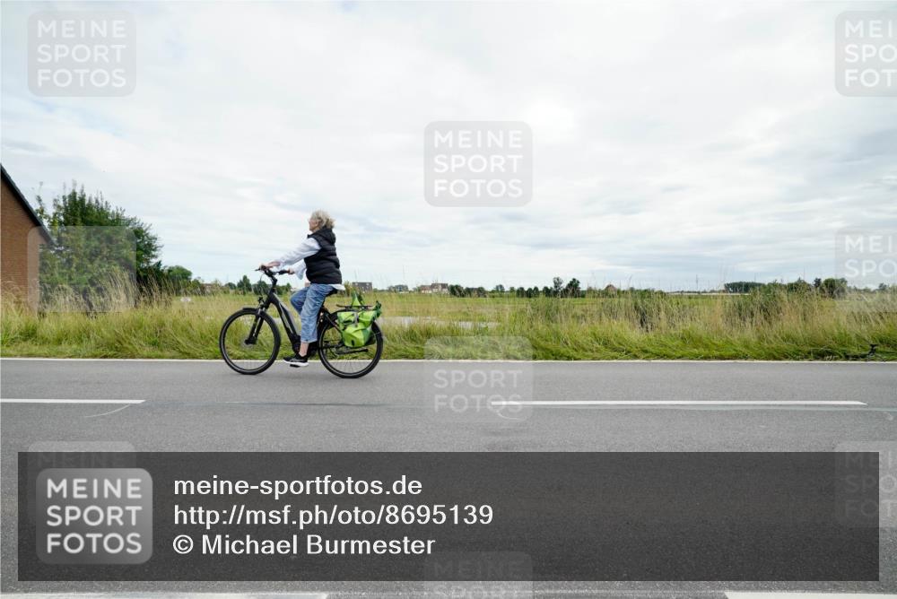 31.08.2025 - Elbe Triathlon Hamburg Michael Burmester http://msf.ph/oto/8695139 31.08.2025 16:31:46 Radfahren  meine-sportfotos.de