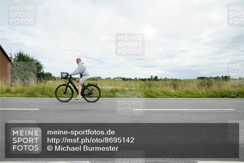 31.08.2025 - Elbe Triathlon Hamburg Michael Burmester http://msf.ph/oto/8695142 31.08.2025 16:31:51 Radfahren  meine-sportfotos.de