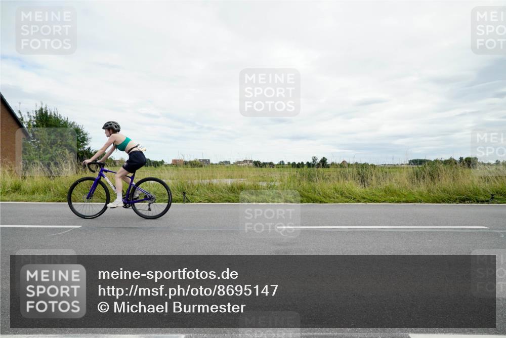 31.08.2025 - Elbe Triathlon Hamburg Michael Burmester http://msf.ph/oto/8695147 31.08.2025 16:33:47 Radfahren  meine-sportfotos.de