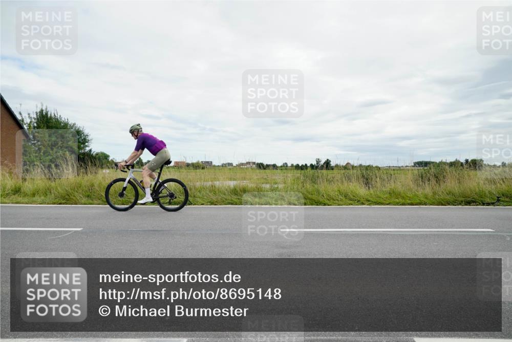 31.08.2025 - Elbe Triathlon Hamburg Michael Burmester http://msf.ph/oto/8695148 31.08.2025 16:33:49 Radfahren  meine-sportfotos.de