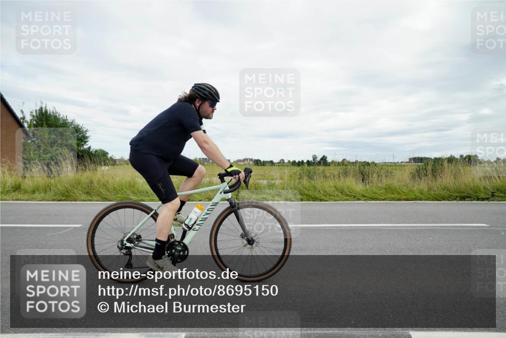 31.08.2025 - Elbe Triathlon Hamburg Michael Burmester http://msf.ph/oto/8695150 31.08.2025 16:37:26 Radfahren  meine-sportfotos.de