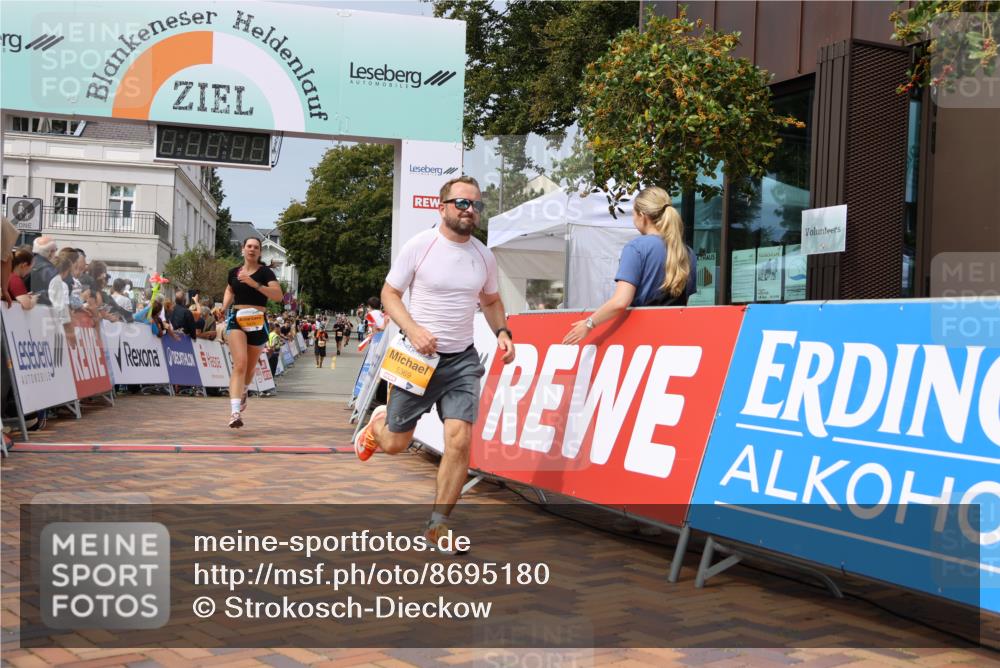 31.08.2025 - 21. Blankeneser Heldenlauf Strokosch-Dieckow http://msf.ph/oto/8695180 31.08.2025 12:34:03 Ziel 5369, 5479 meine-sportfotos.de