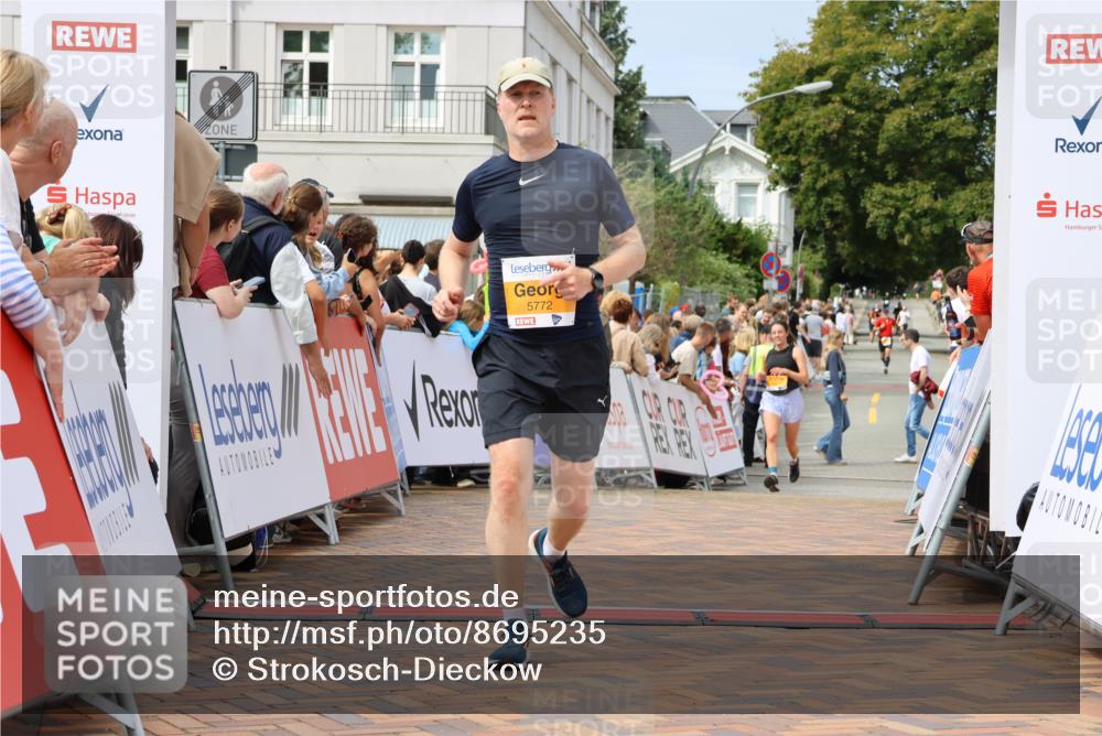 31.08.2025 - 21. Blankeneser Heldenlauf Strokosch-Dieckow http://msf.ph/oto/8695235 31.08.2025 12:33:35 Ziel 5772, 5720, 5721 meine-sportfotos.de
