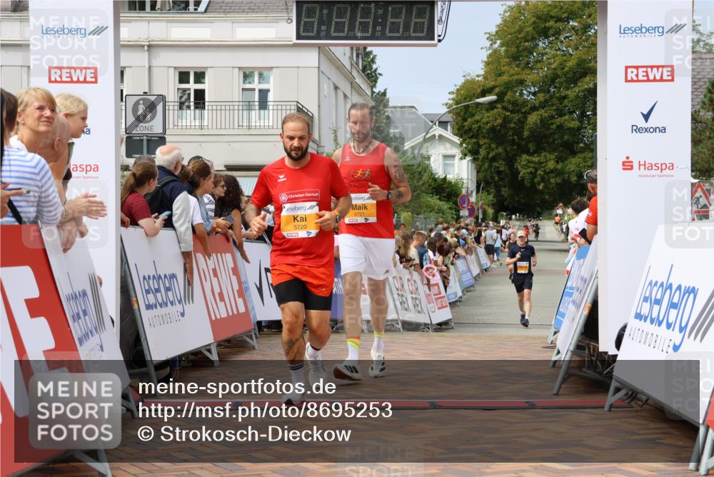 31.08.2025 - 21. Blankeneser Heldenlauf Strokosch-Dieckow http://msf.ph/oto/8695253 31.08.2025 12:33:29 Ziel 5720, 5721 meine-sportfotos.de