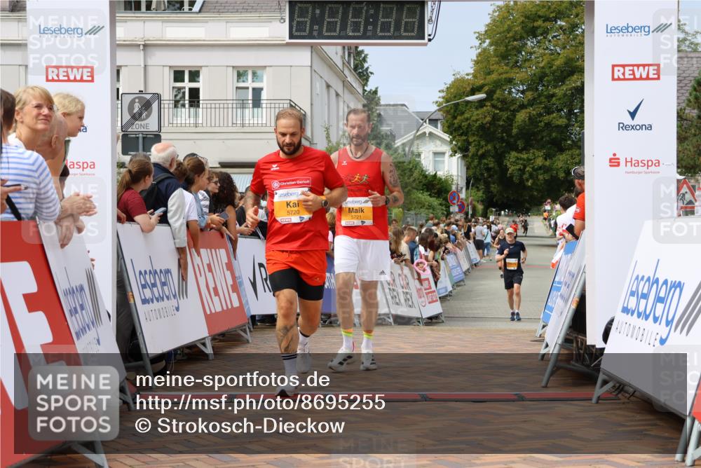 31.08.2025 - 21. Blankeneser Heldenlauf Strokosch-Dieckow http://msf.ph/oto/8695255 31.08.2025 12:33:29 Ziel 5720, 5721 meine-sportfotos.de