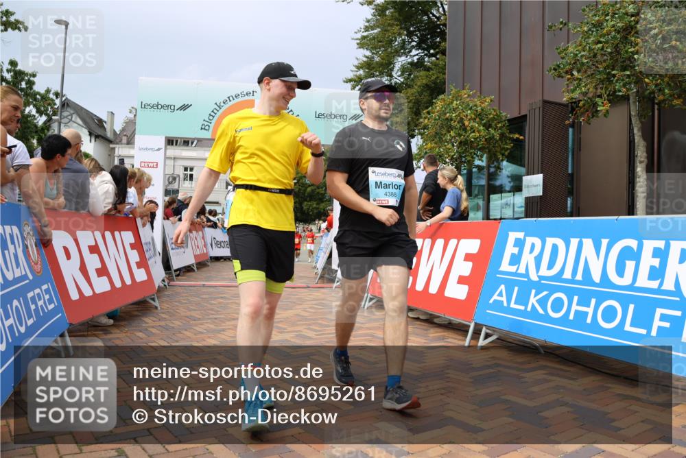 31.08.2025 - 21. Blankeneser Heldenlauf Strokosch-Dieckow http://msf.ph/oto/8695261 31.08.2025 12:33:22 Ziel 4388, 4387, 4197 meine-sportfotos.de