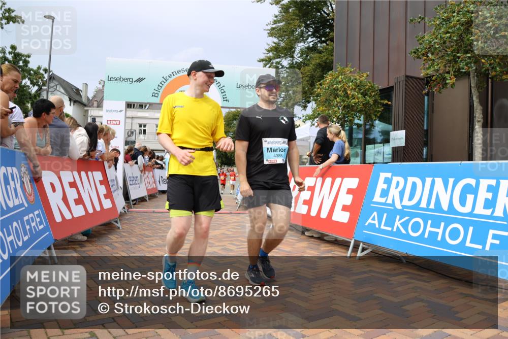 31.08.2025 - 21. Blankeneser Heldenlauf Strokosch-Dieckow http://msf.ph/oto/8695265 31.08.2025 12:33:22 Ziel 4388, 4387, 4197 meine-sportfotos.de