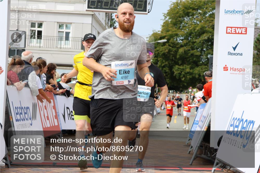 31.08.2025 - 21. Blankeneser Heldenlauf Strokosch-Dieckow http://msf.ph/oto/8695270 31.08.2025 12:33:20 Ziel 4388, 4387, 4197 meine-sportfotos.de