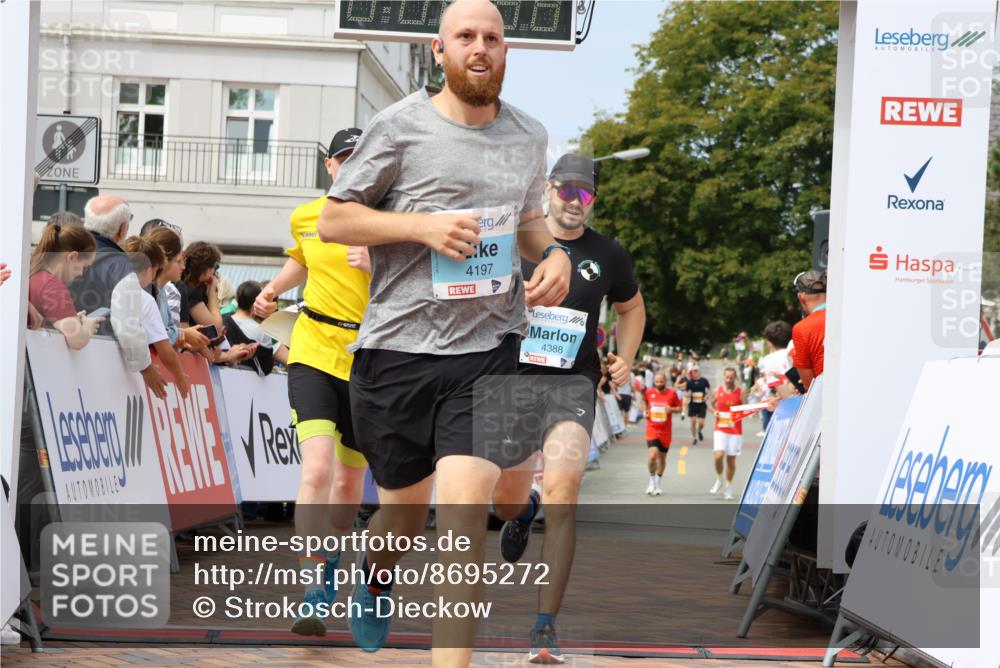 31.08.2025 - 21. Blankeneser Heldenlauf Strokosch-Dieckow http://msf.ph/oto/8695272 31.08.2025 12:33:20 Ziel 4388, 4387, 4197 meine-sportfotos.de