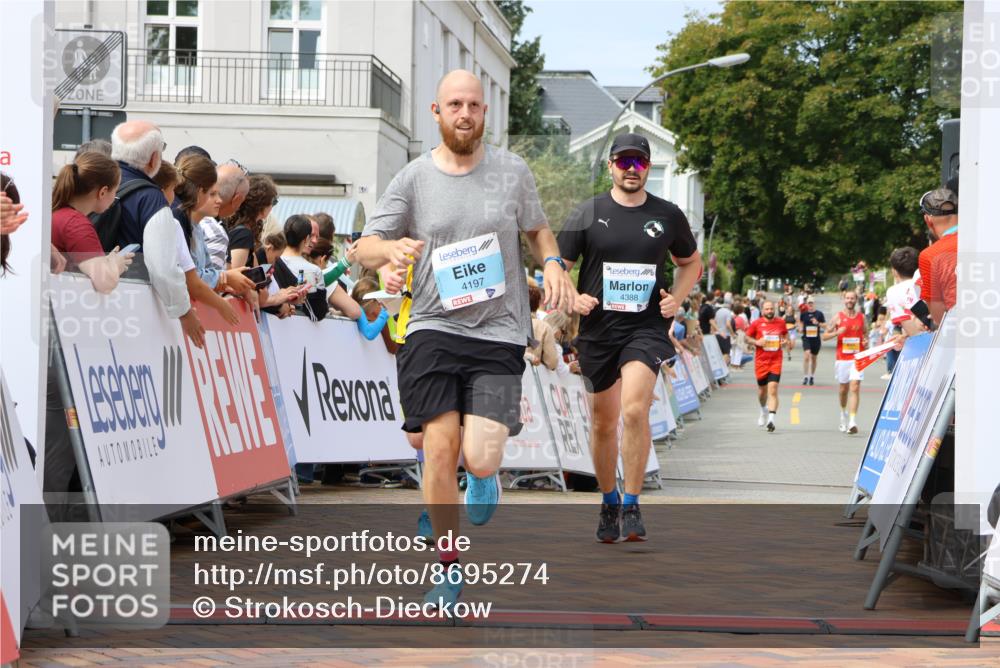 31.08.2025 - 21. Blankeneser Heldenlauf Strokosch-Dieckow http://msf.ph/oto/8695274 31.08.2025 12:33:19 Ziel 4388, 4387, 4197 meine-sportfotos.de