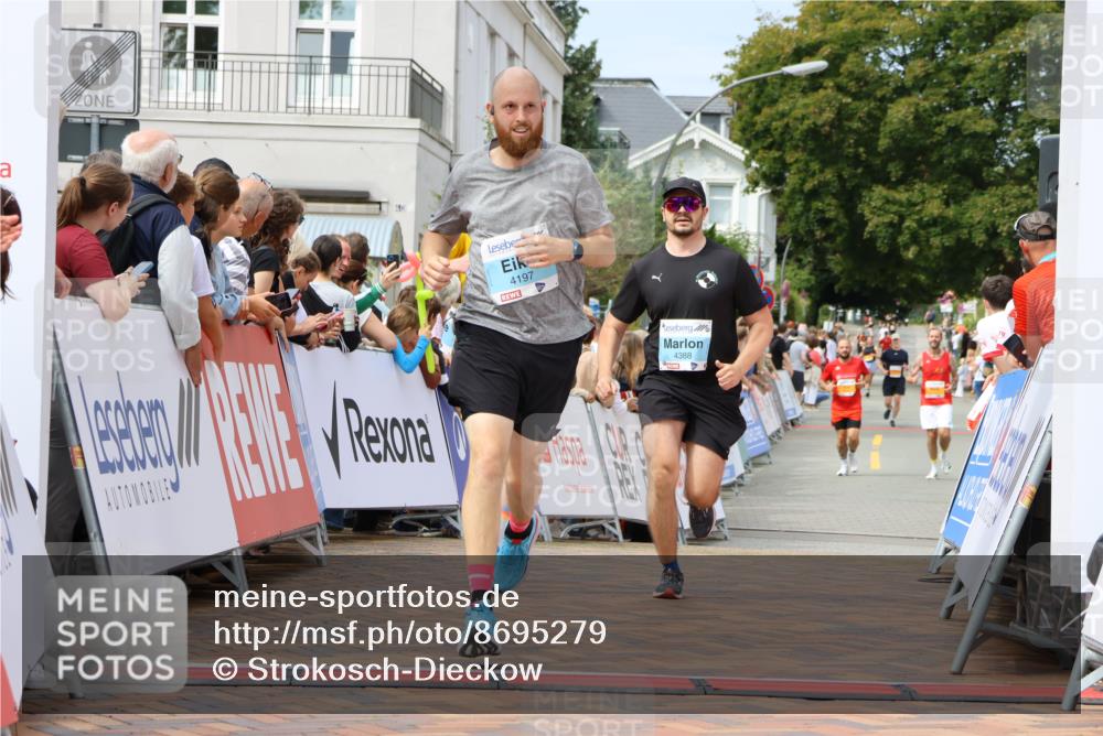 31.08.2025 - 21. Blankeneser Heldenlauf Strokosch-Dieckow http://msf.ph/oto/8695279 31.08.2025 12:33:19 Ziel 4388, 4387, 4197 meine-sportfotos.de