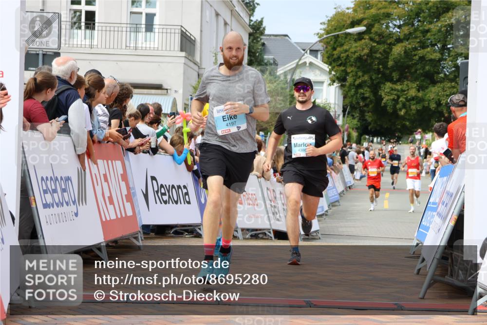 31.08.2025 - 21. Blankeneser Heldenlauf Strokosch-Dieckow http://msf.ph/oto/8695280 31.08.2025 12:33:19 Ziel 4388, 4387, 4197 meine-sportfotos.de